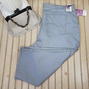 Lee Jeans  Slender Secret Ultra Stretch Capri Jeans Pants NWT 24W